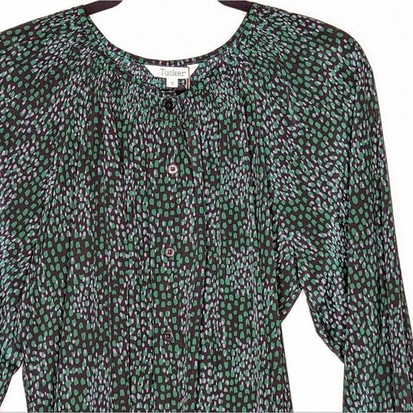 Tucker The Classic Blouse Emerald Spots in Silk Crepe de Chine - Picture 4 of 10